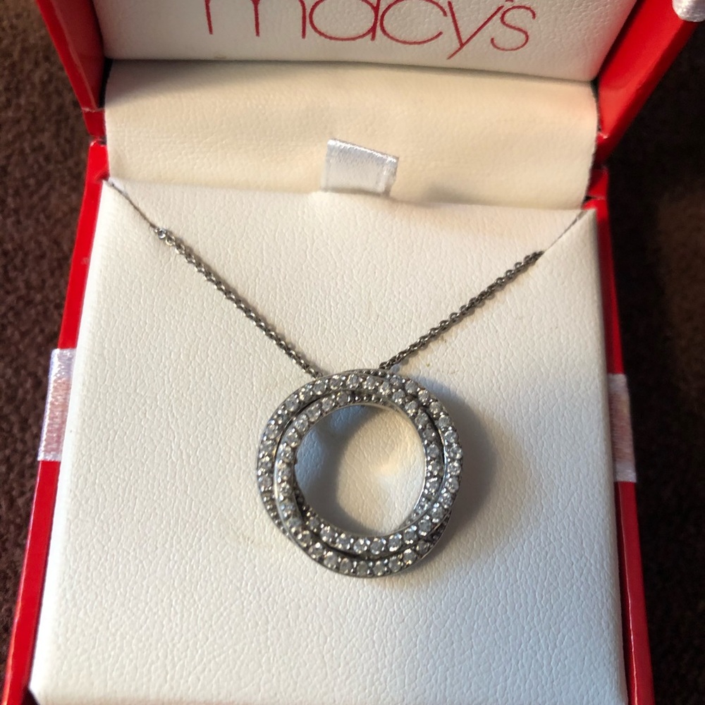 Circle Diamond Chip Necklace